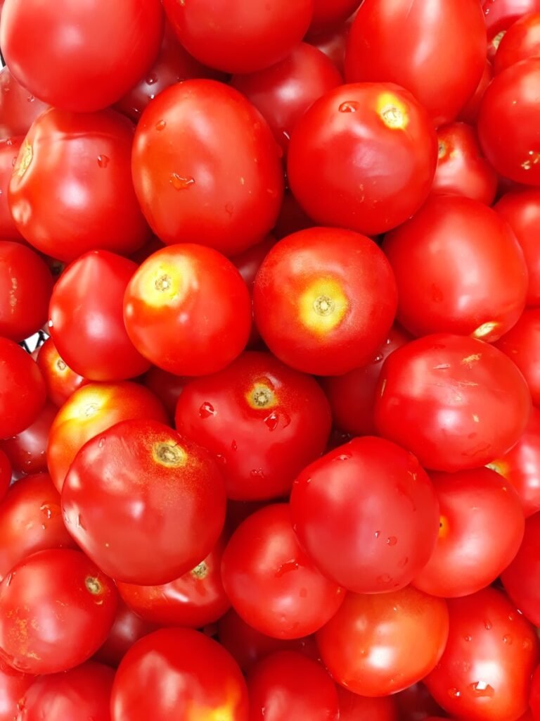 a pile of red tomatoes